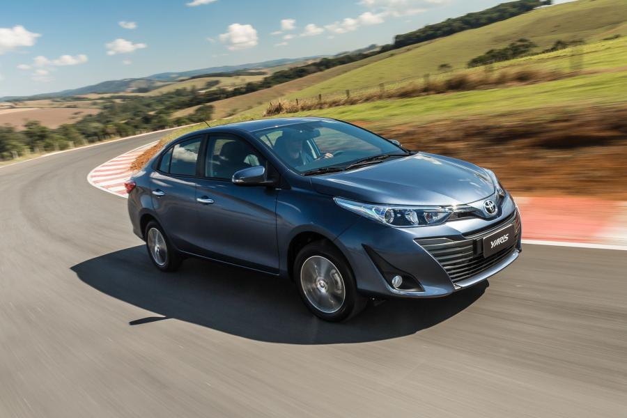  Toyota Yaris XLS Sedan 2018 года  (LA) (фото 15 из 24)